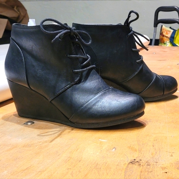 New black DREAM PAIRS Women's Fashion Casual Outdoor Low Wedge Heel Booties - Picture 3 of 9